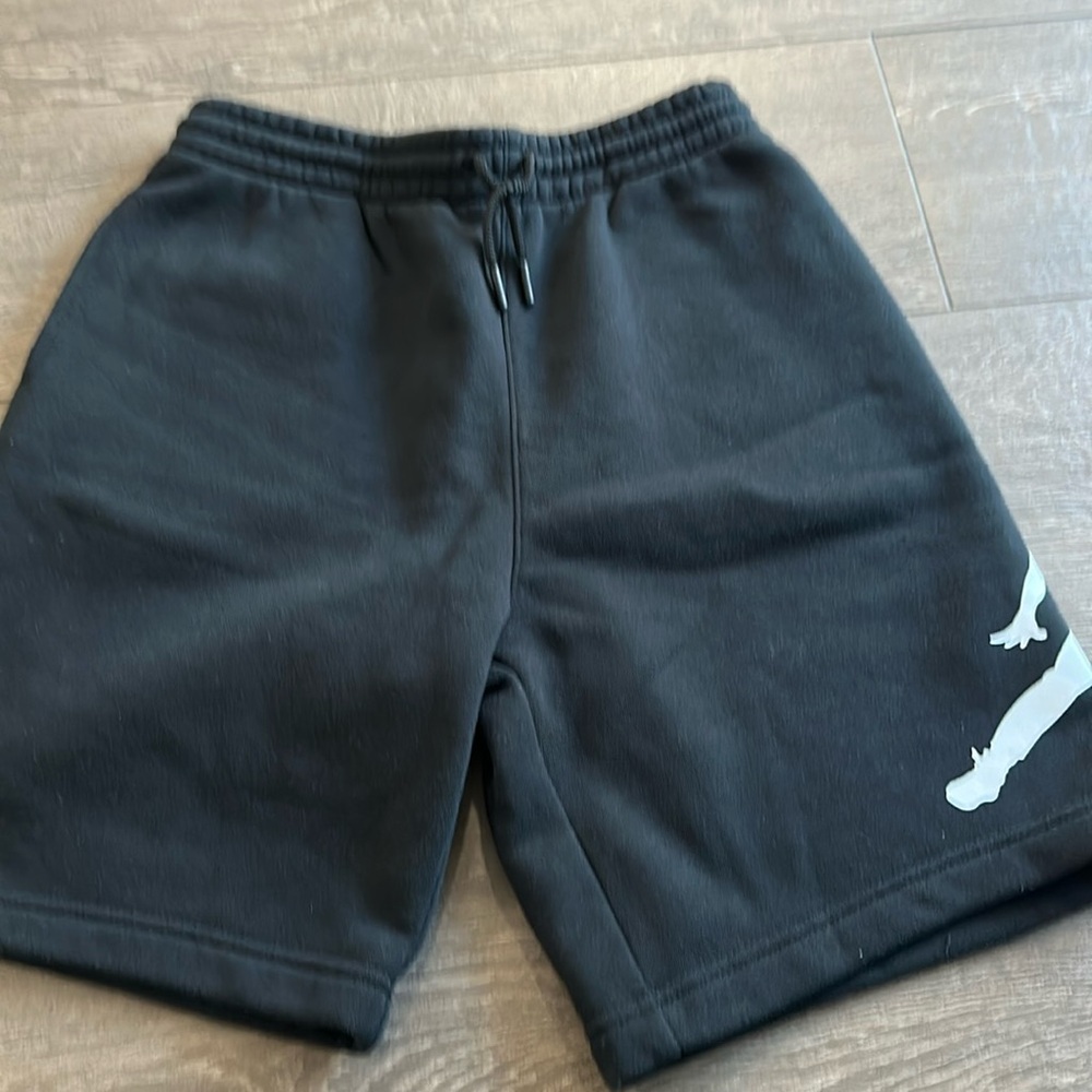 Boys Nike fleece shorts. Black size large(12)
